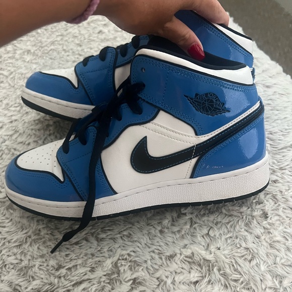Jordan Other - Air Jordan 1 Mid SE GS Signal Blue